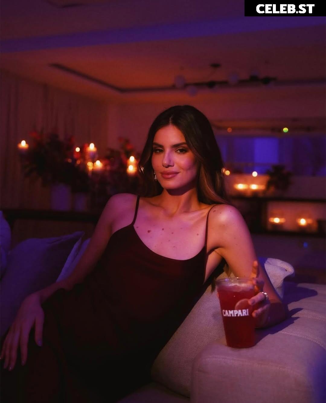 Camila Queiroz Image 21784486