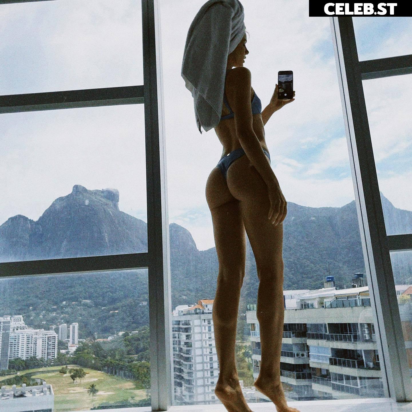 Camila Queiroz Image 21784335