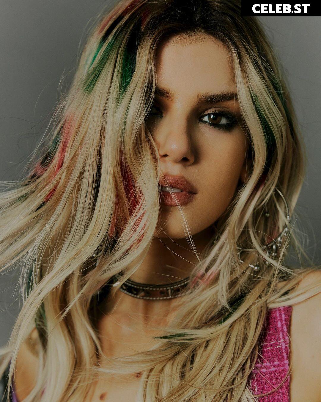 Camila Queiroz Image 21784340