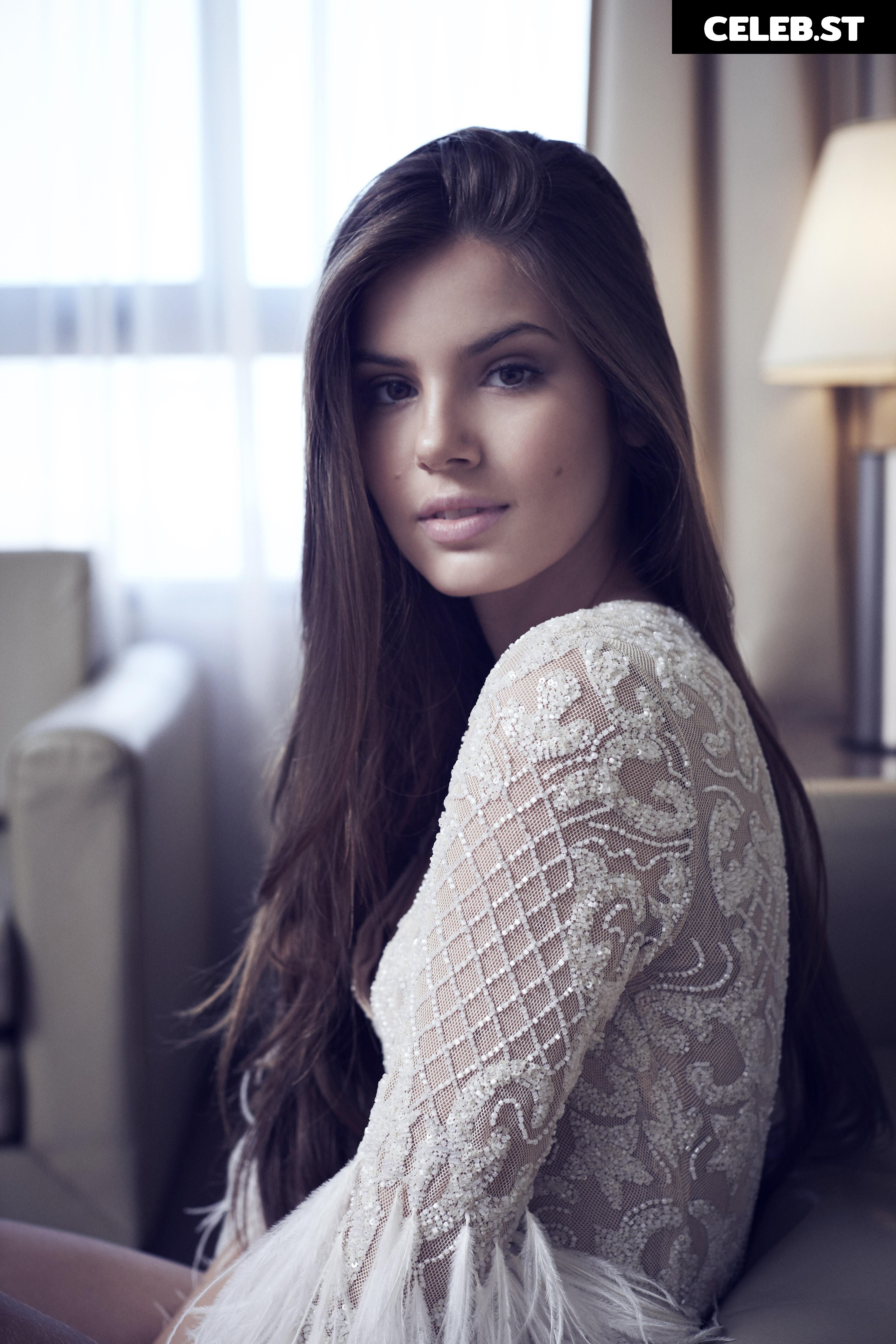 Camila Queiroz Image 21784289