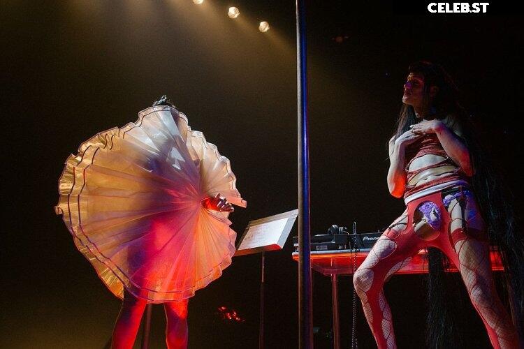 Björk Image 2130813