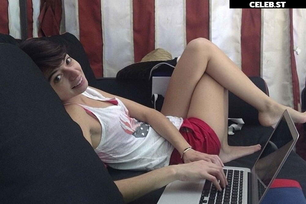 Kate Micucci Image 2130393