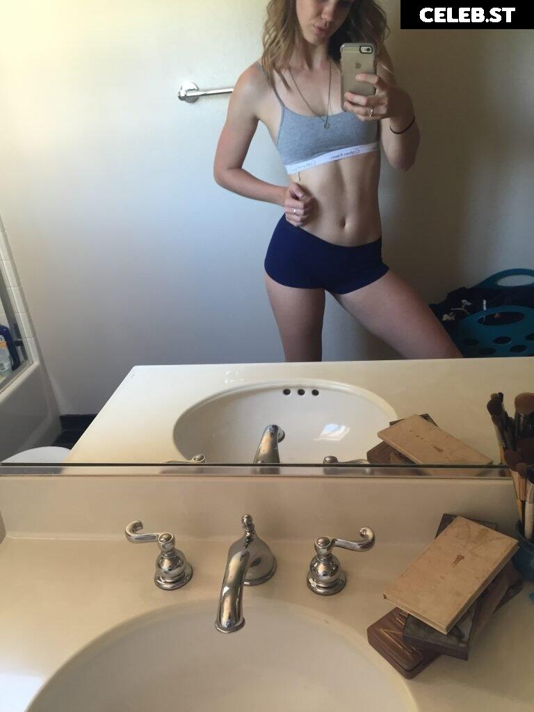 Mackenzie Lintz Image 2139450