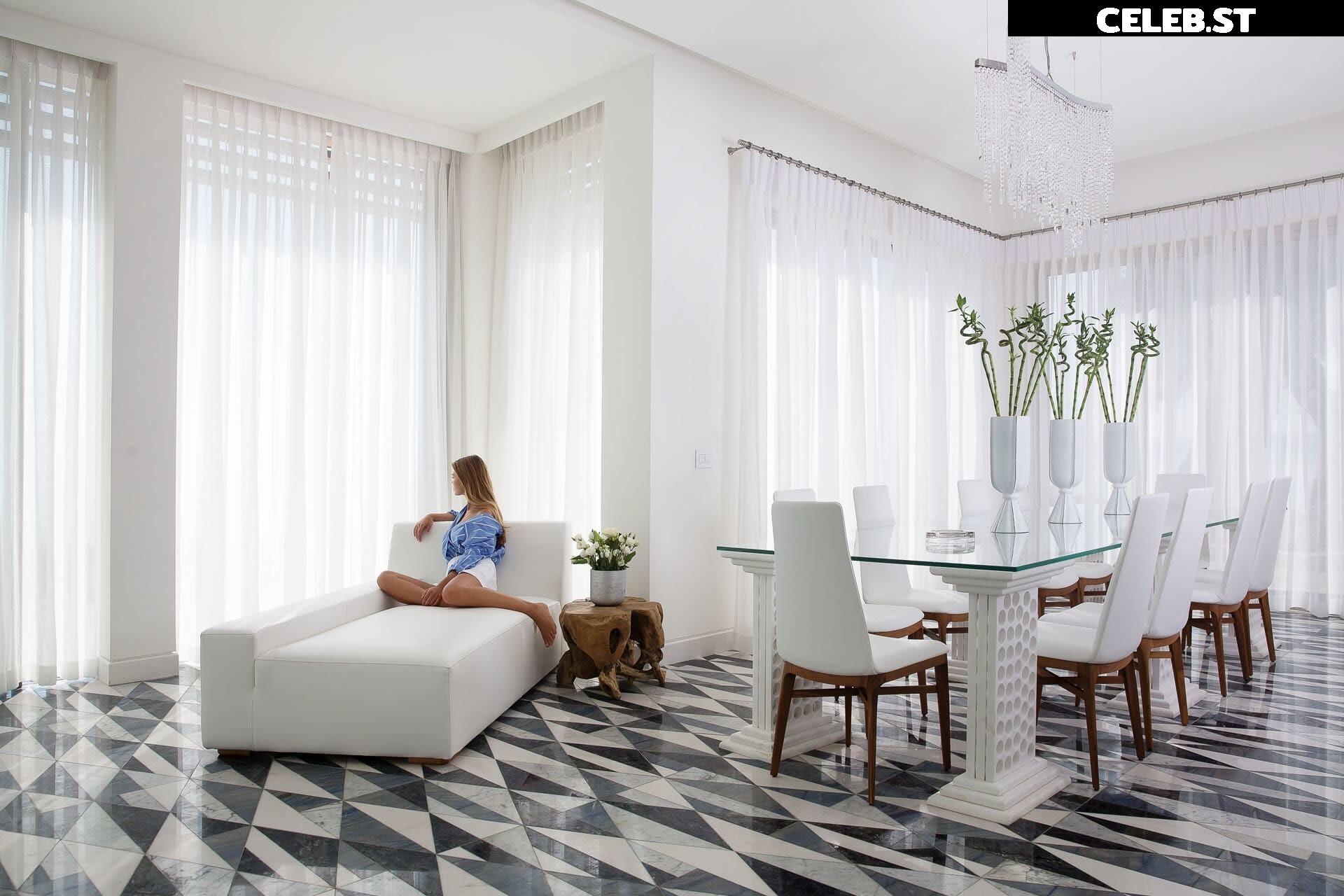 Tia Mallia Image 2125632