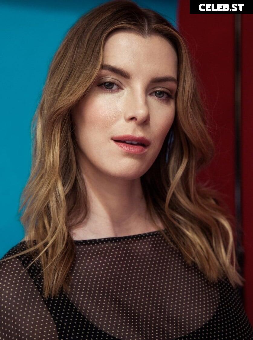 Betty Gilpin Image 2125069