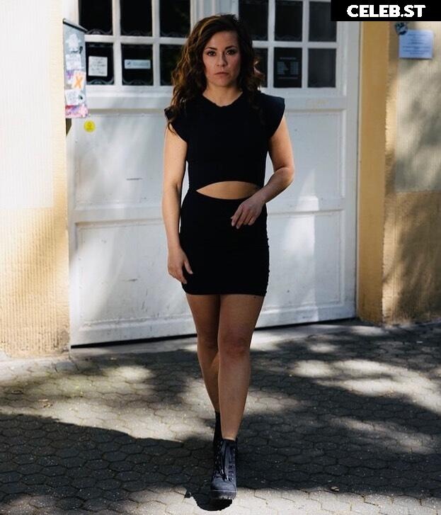 Sarah Tkotsch Image 2122654