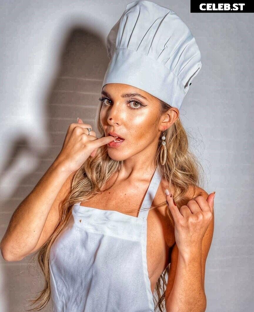 Roxy Striar Image 2129673