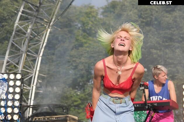 Alli Neumann Image 2115156