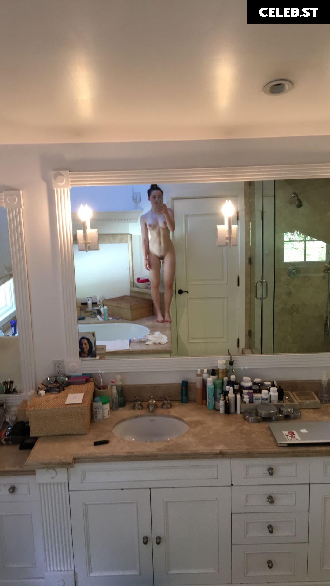 Lily Mo Sheen Image 2117928