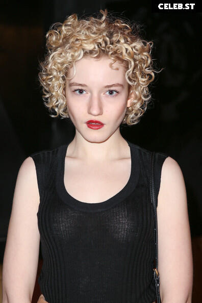 Julia Garner Image 2111510