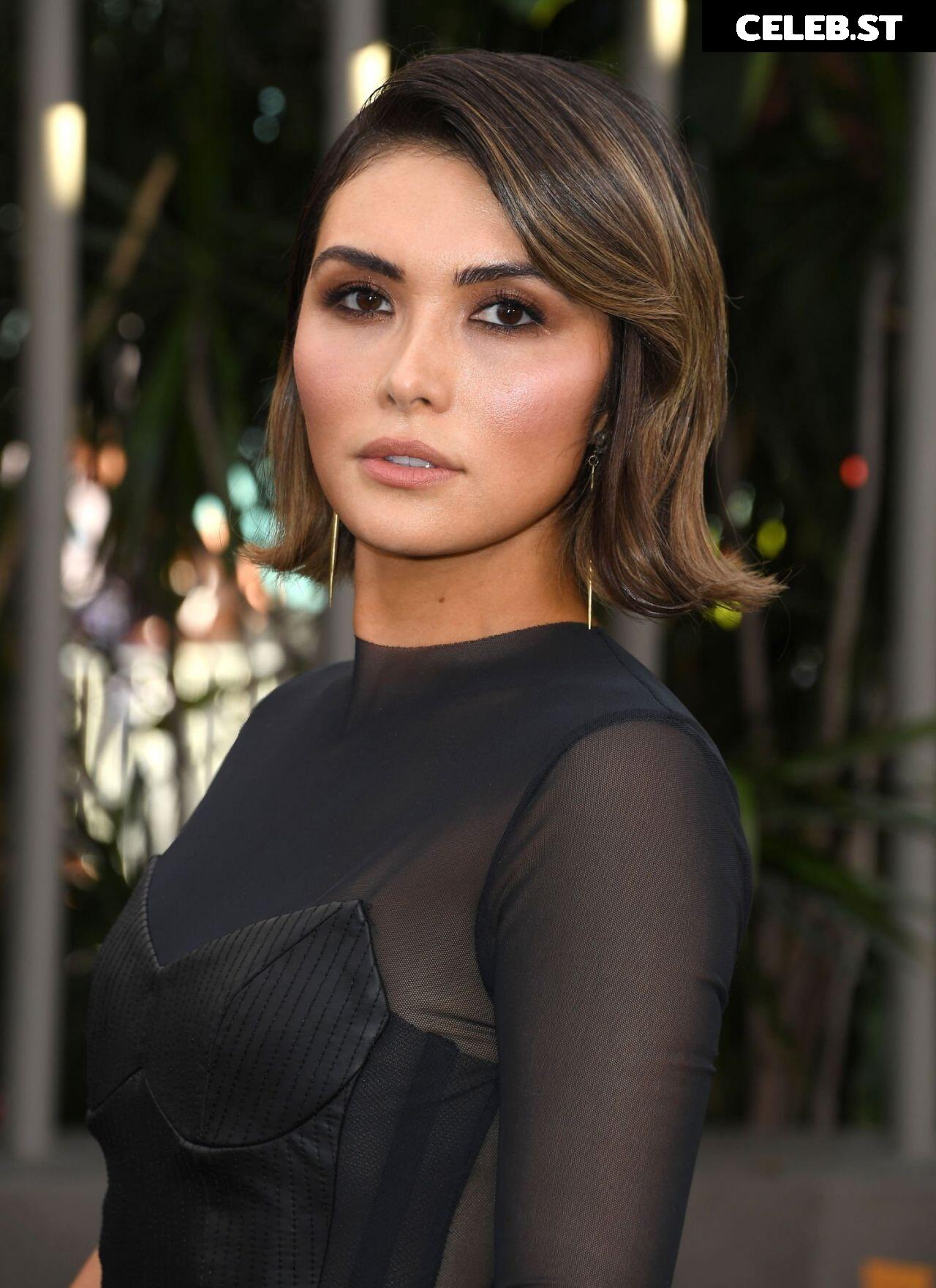 Daniella Pineda Image 2111637
