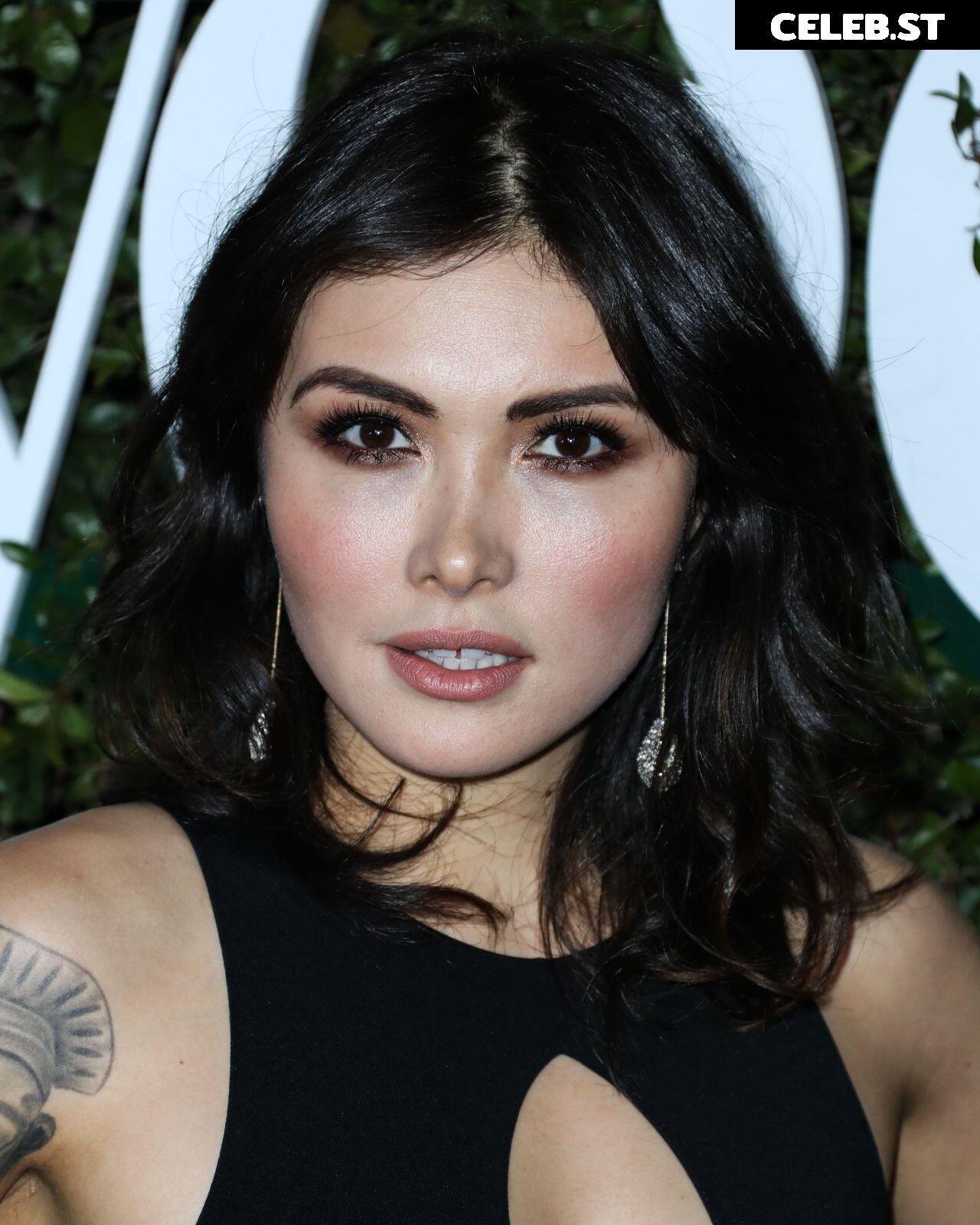 Daniella Pineda Image 2111195