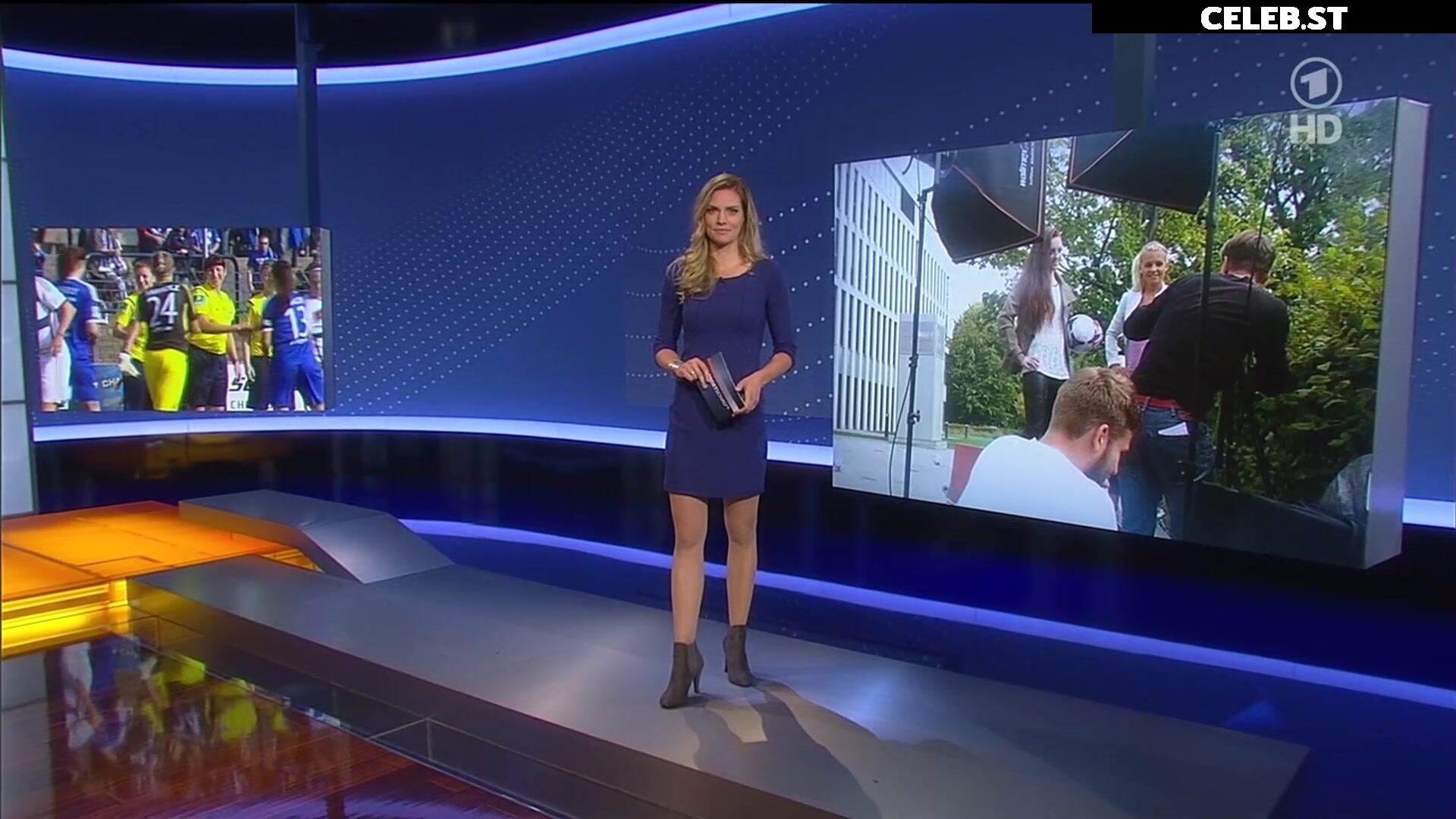 Julia Scharf Image 2111095