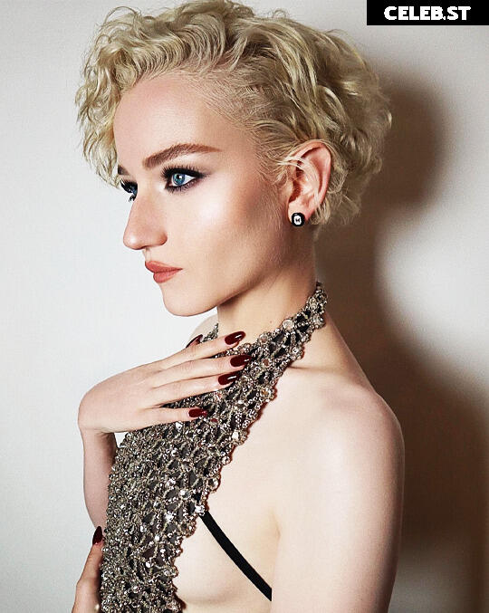 Julia Garner Image 2111333