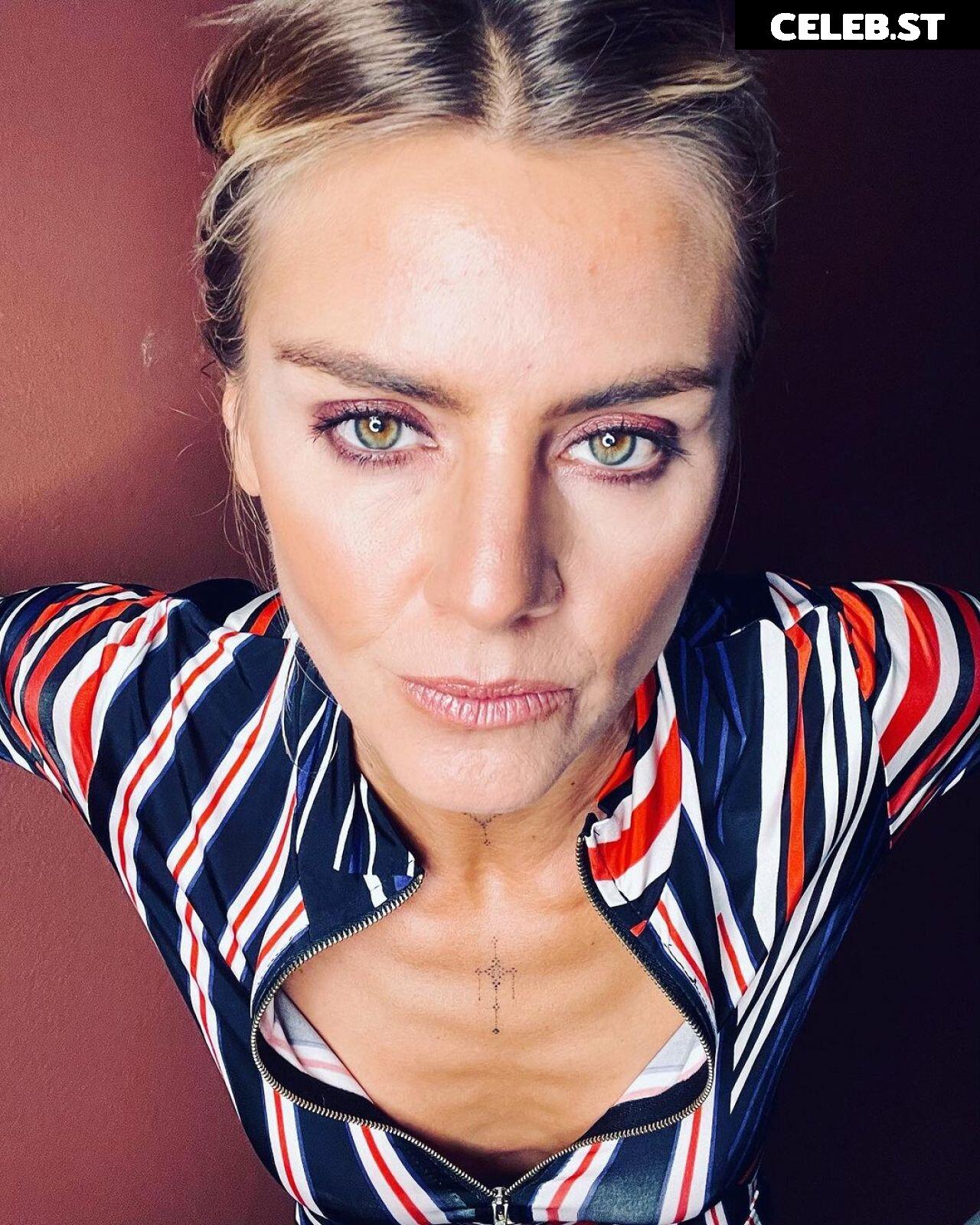 Eliza Coupe Image 2112061