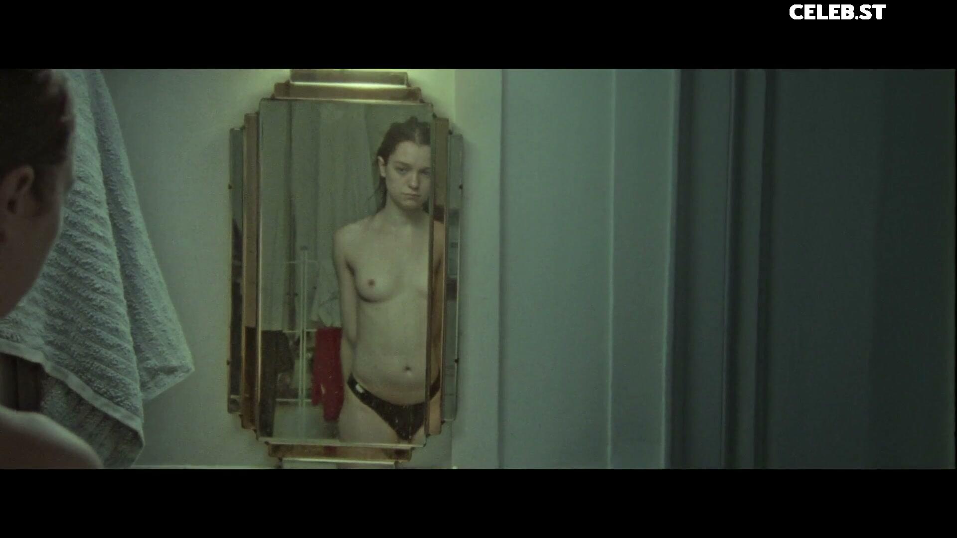 Esme Creed-Miles Image 2112317