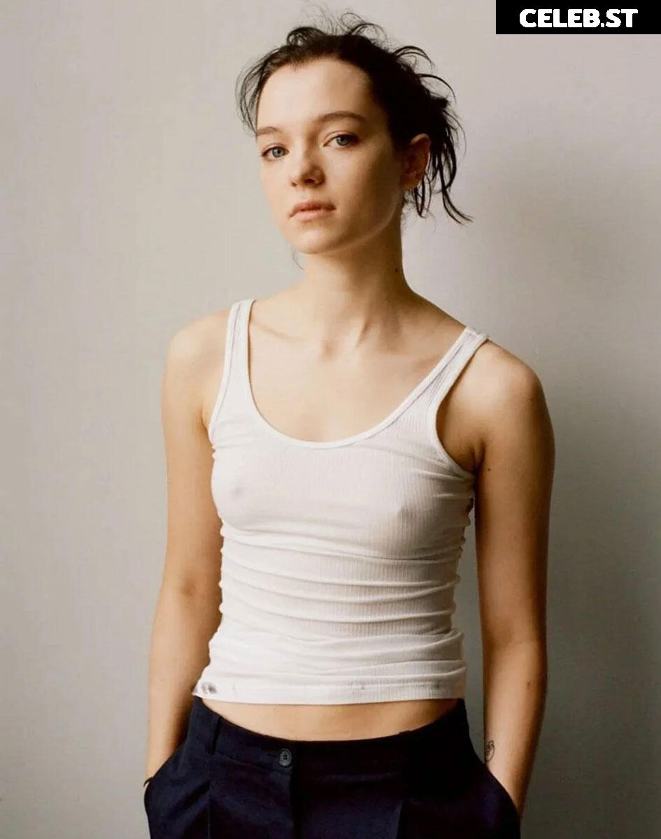 Esme Creed-Miles Image 2110811