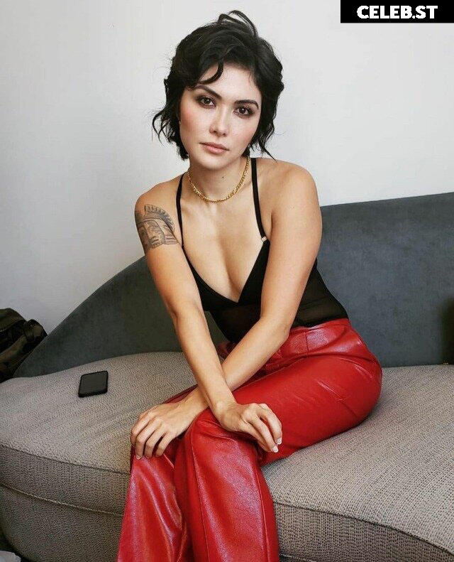 Daniella Pineda Image 2110419