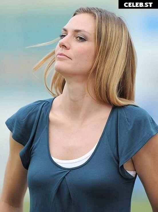 Julia Scharf Image 2110788