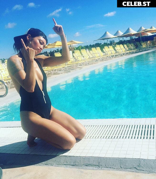 Daniella Pineda Image 2110690