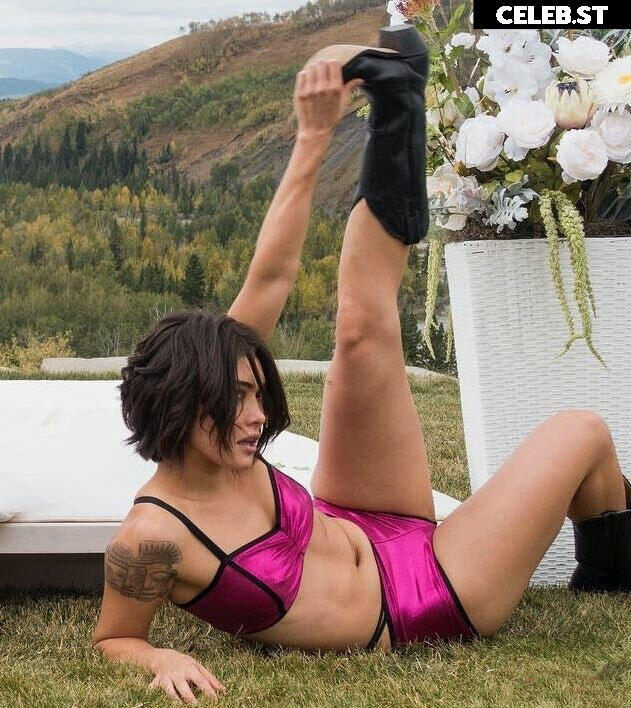 Daniella Pineda Image 2110298