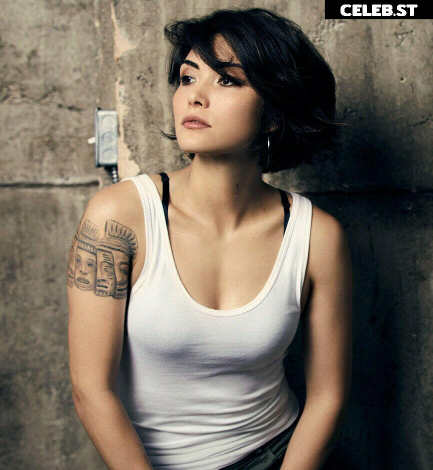 Daniella Pineda Image 2110205