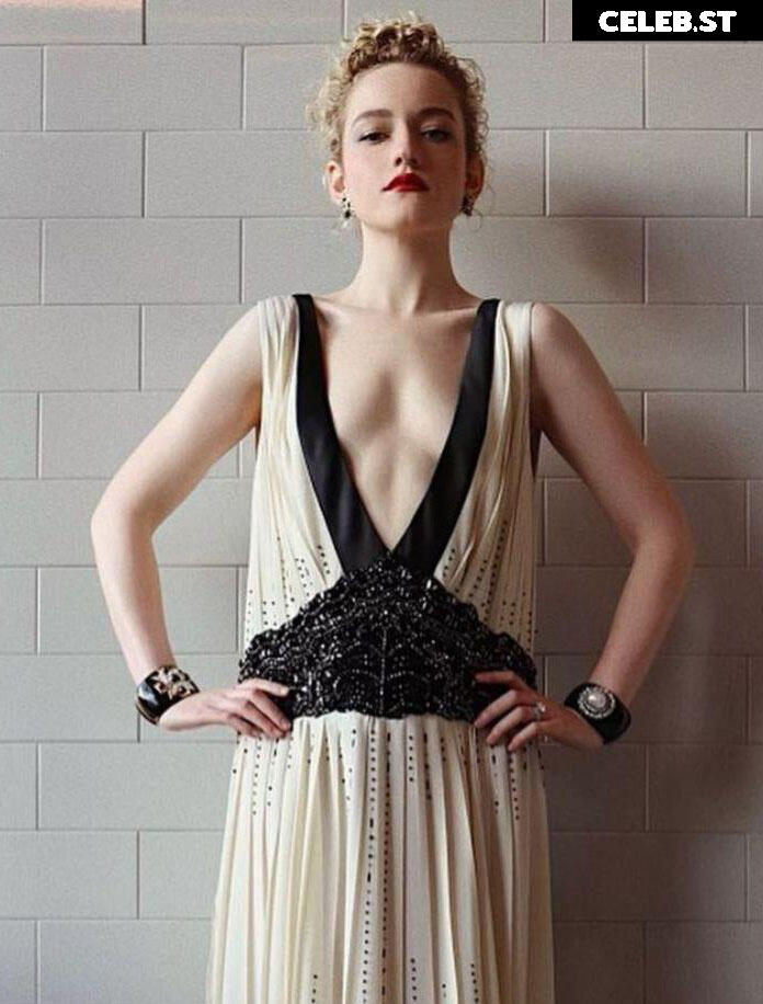 Julia Garner Image 2110950