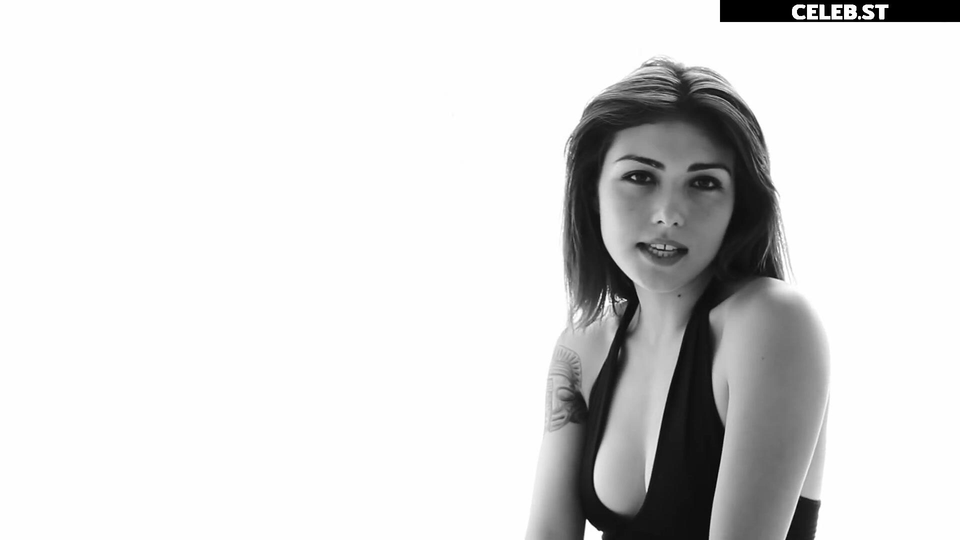Daniella Pineda Image 2110933