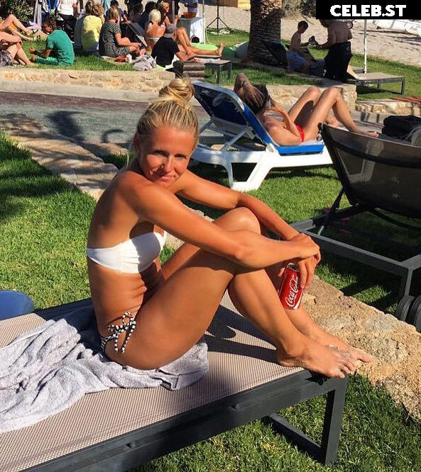 Julia Simic Image 2107460