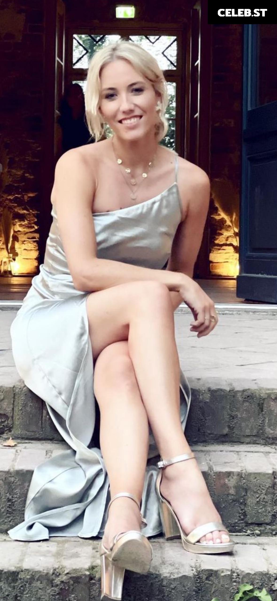 Laura Papendick Image 2104350