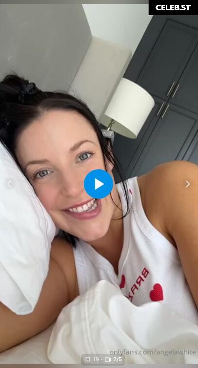 Angela White Image 21011213