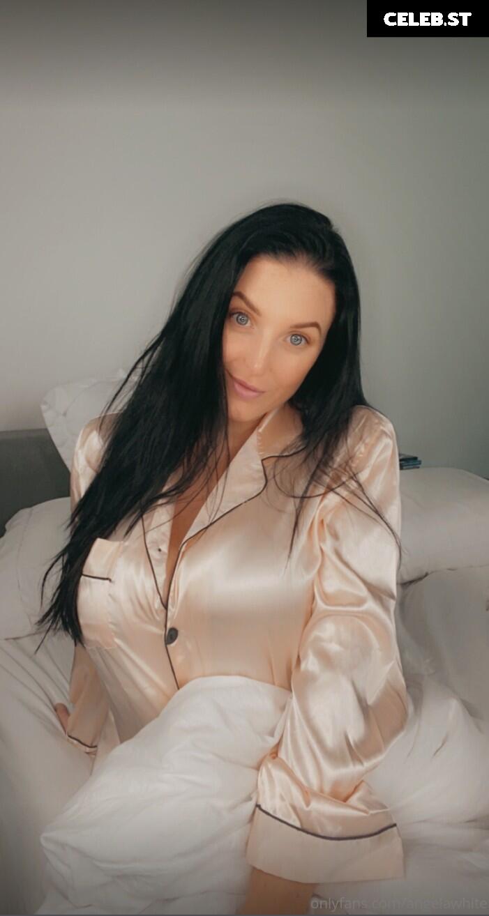 Angela White Image 21011219