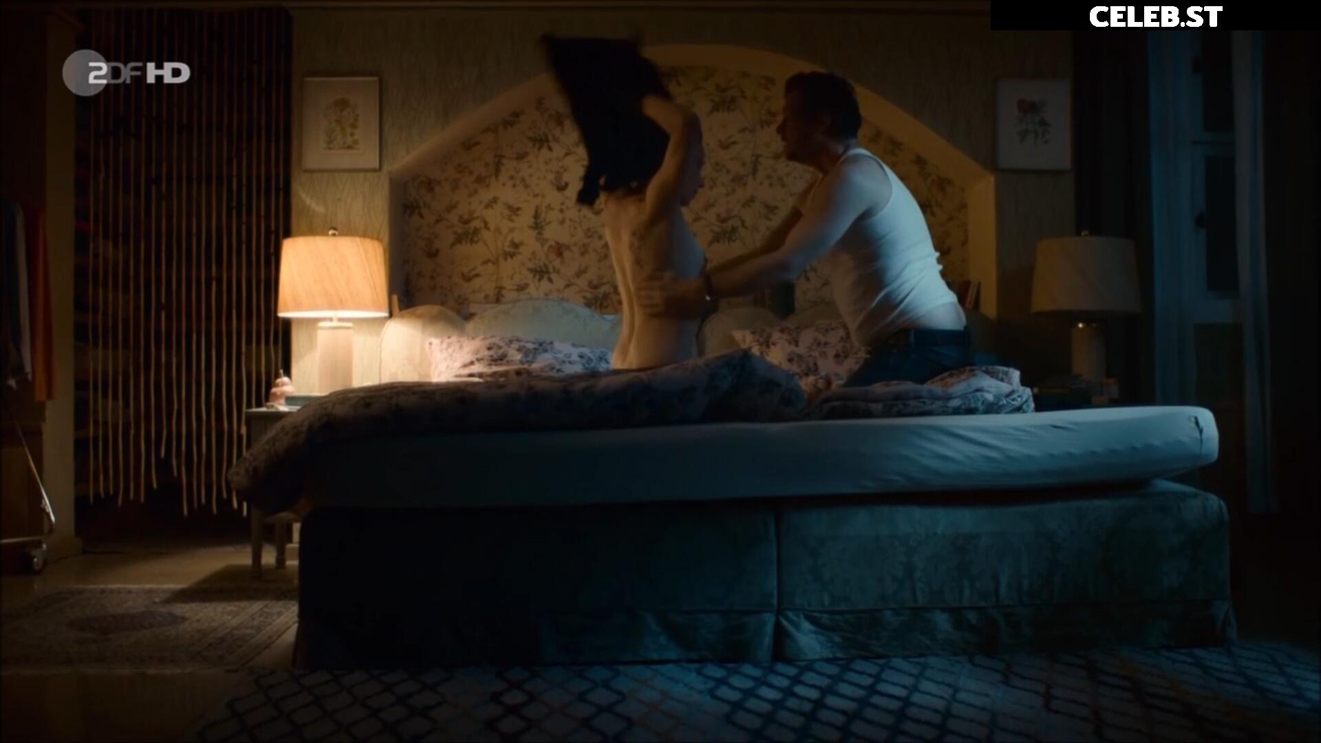 Julia Koschitz Image 2102813