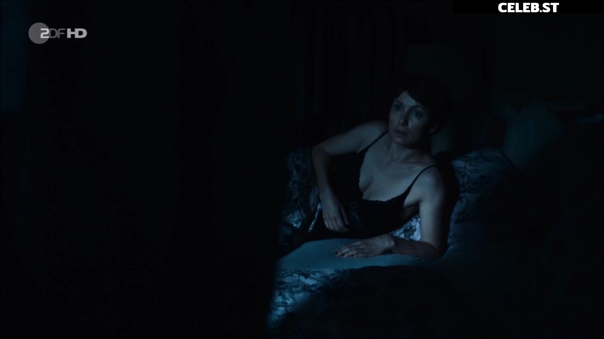 Julia Koschitz Image 2102659