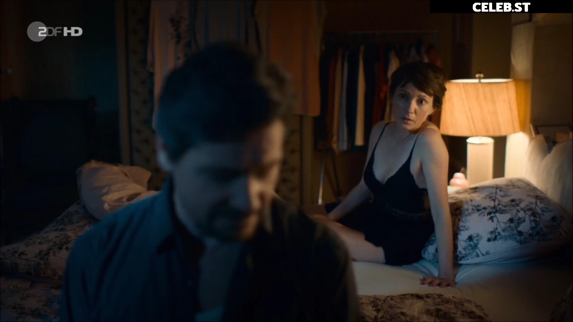 Julia Koschitz Image 2102674