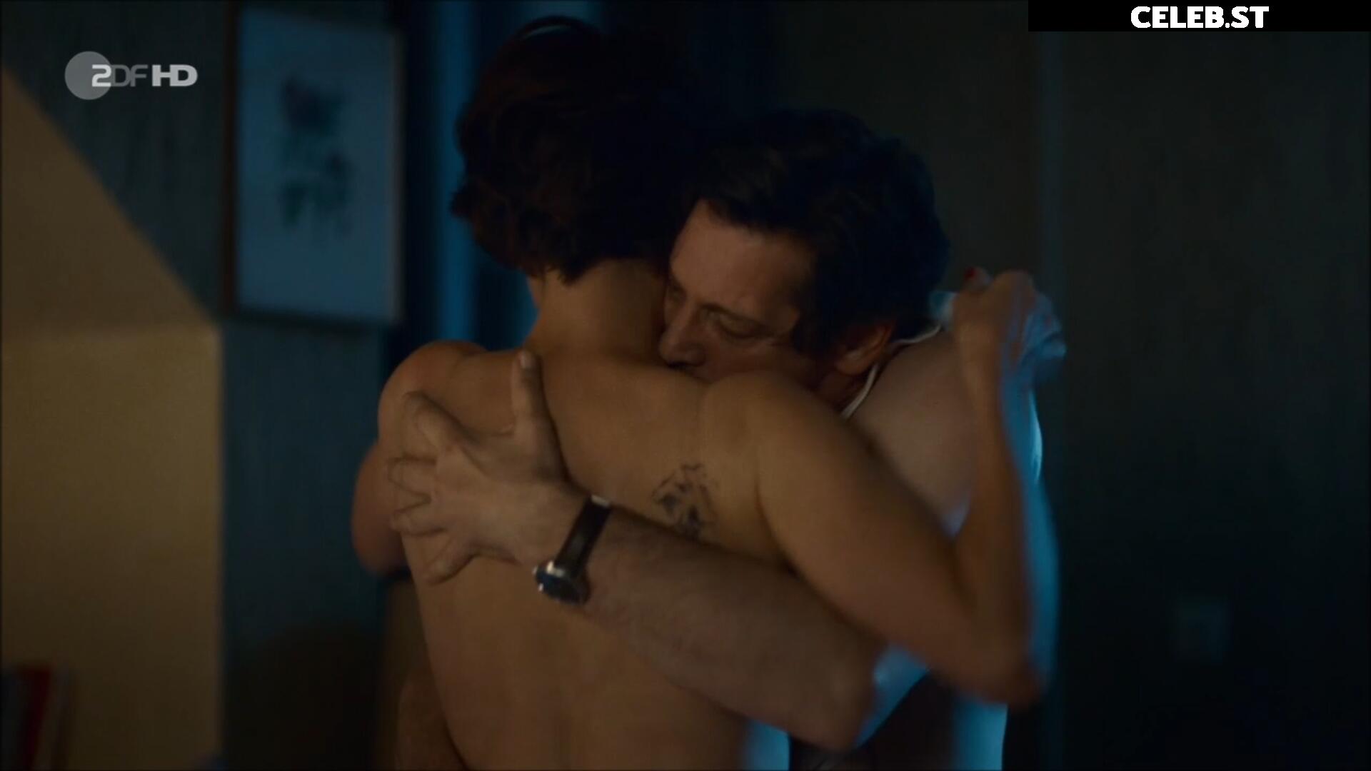 Julia Koschitz Image 2102901