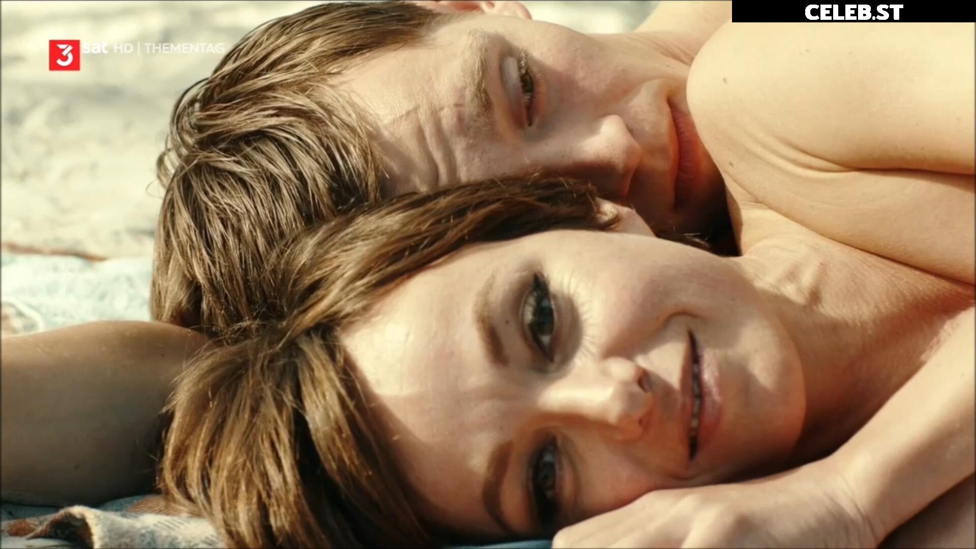 Julia Koschitz Image 2103498