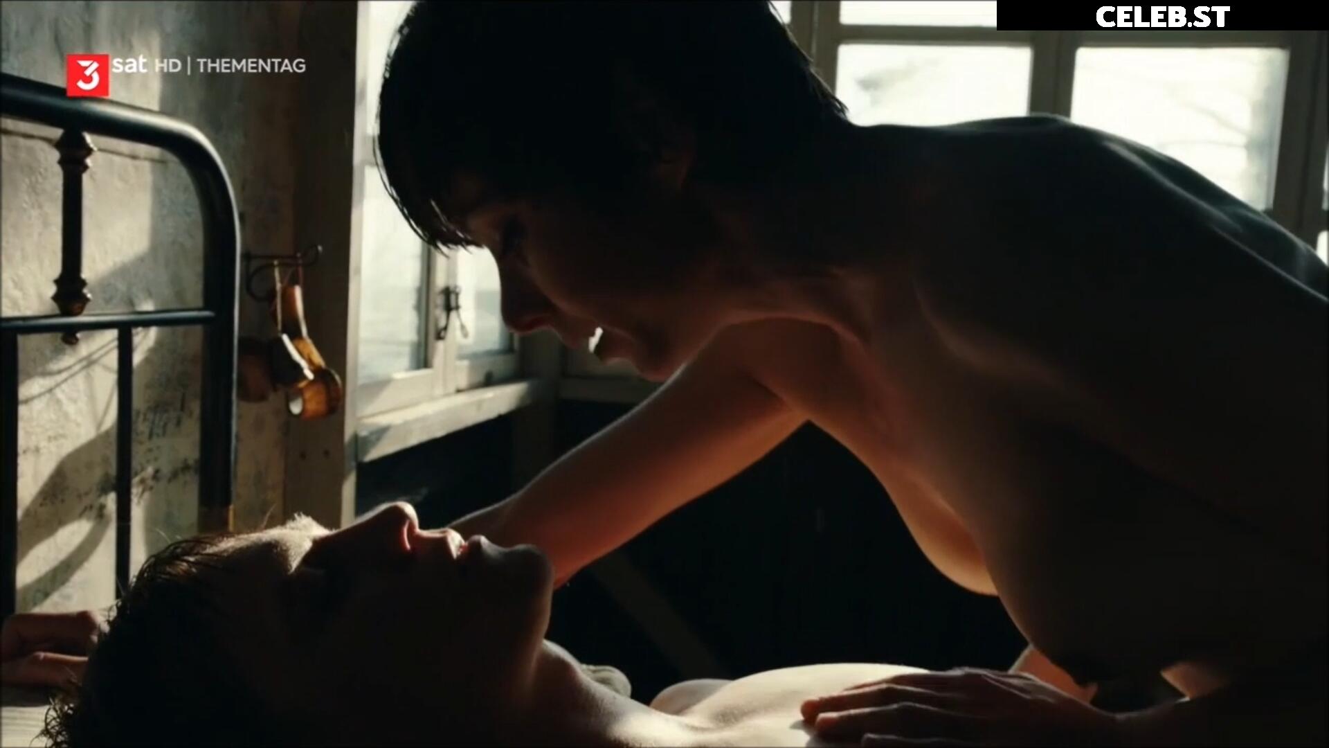 Julia Koschitz Image 2103395