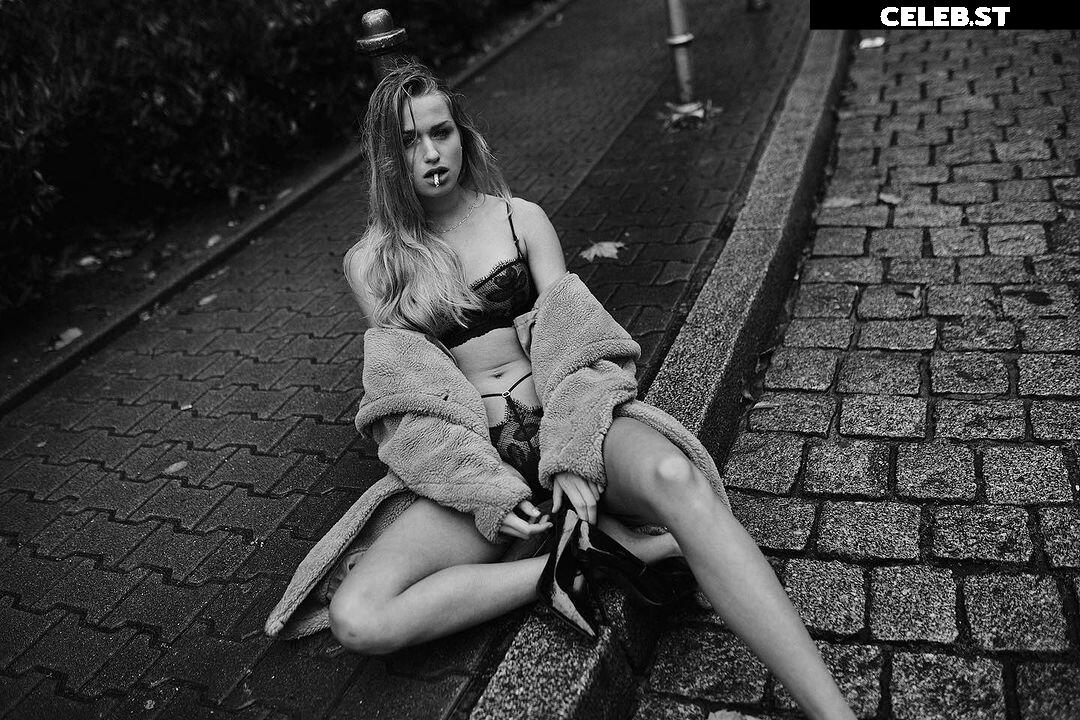 Emilia Jung Image 2103909