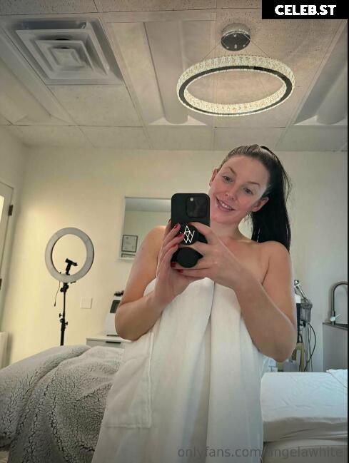 Angela White Image 21008743