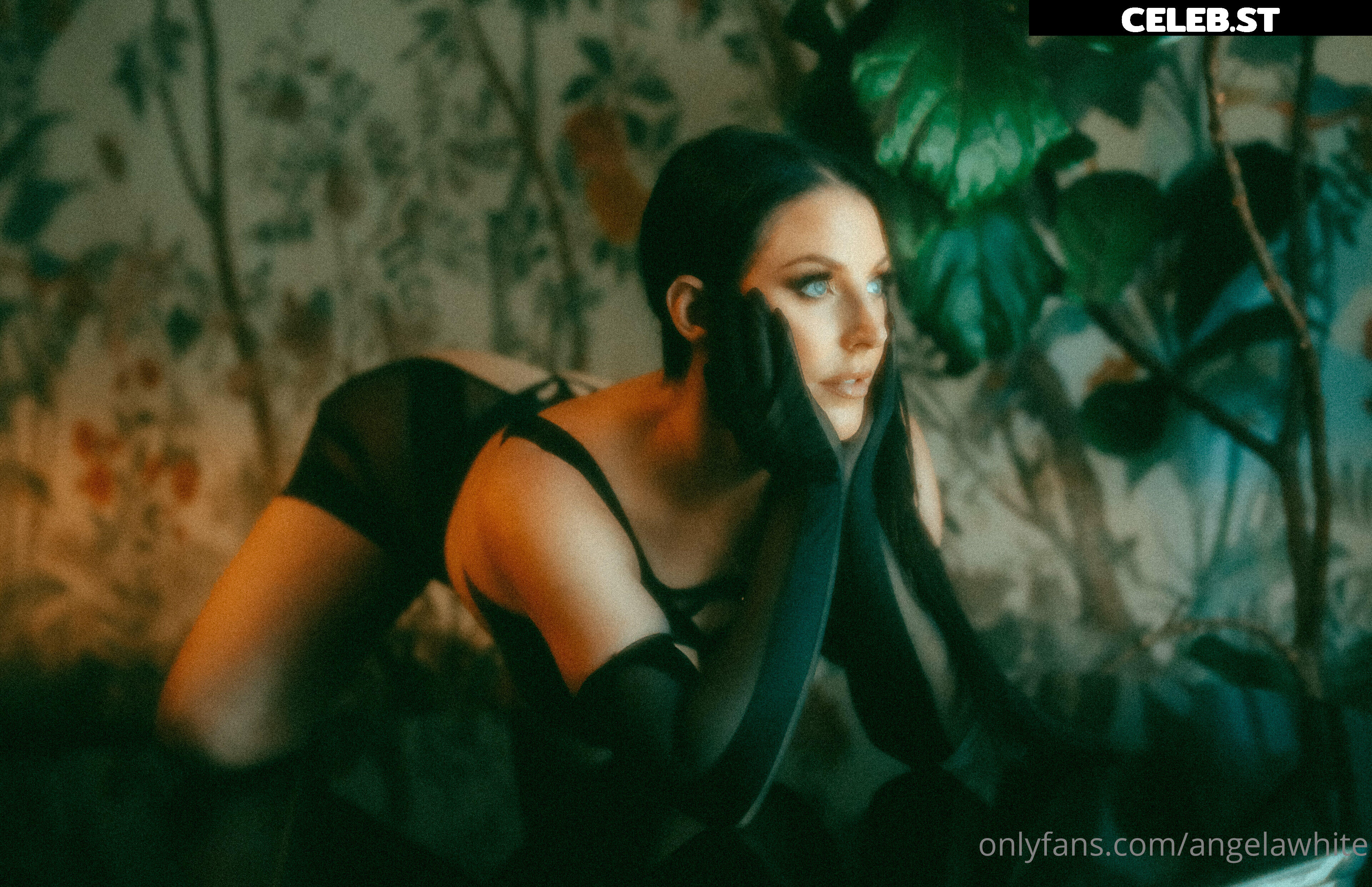 Angela White Image 21007743