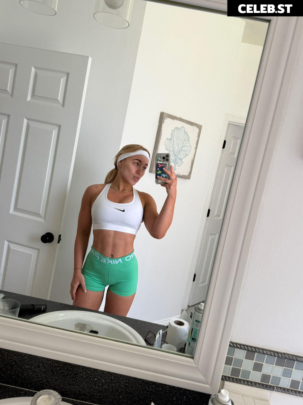 Elle Brooke Image 21081002