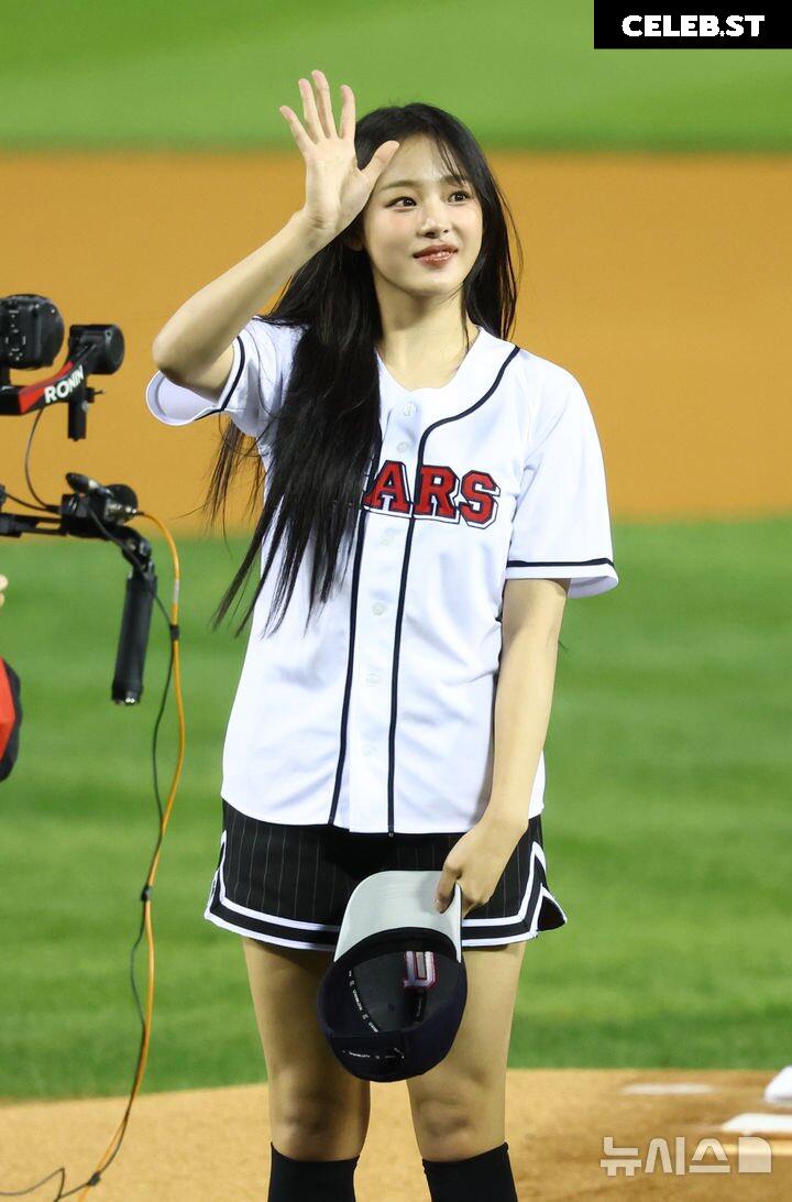 Minji (NewJeans) Image 22955438