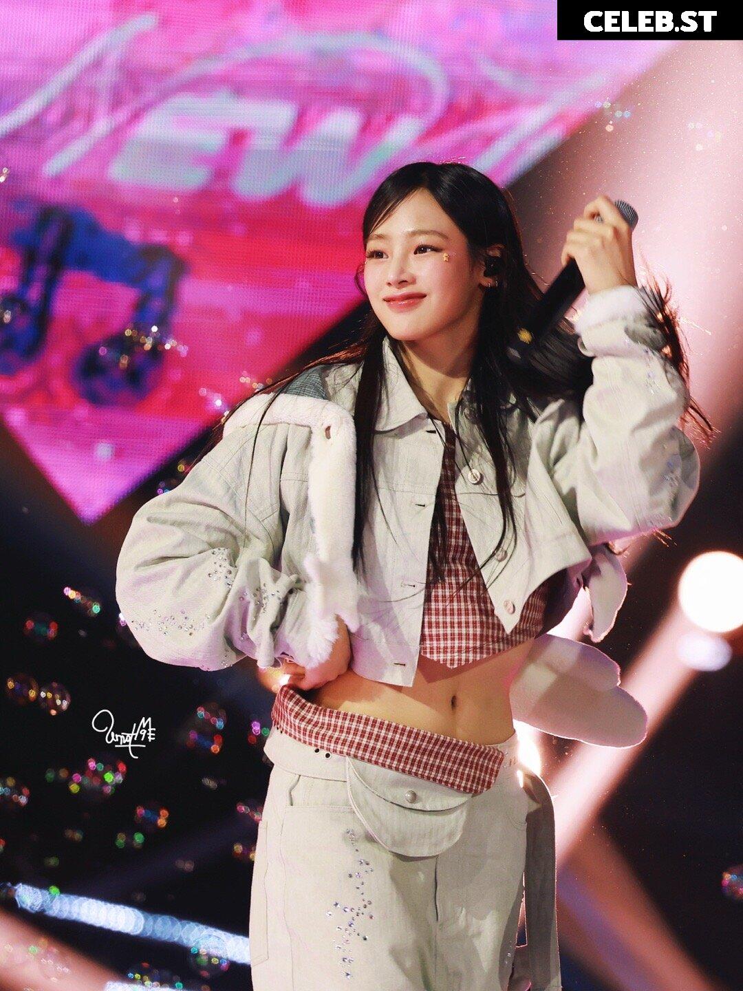Minji (NewJeans) Image 22955656