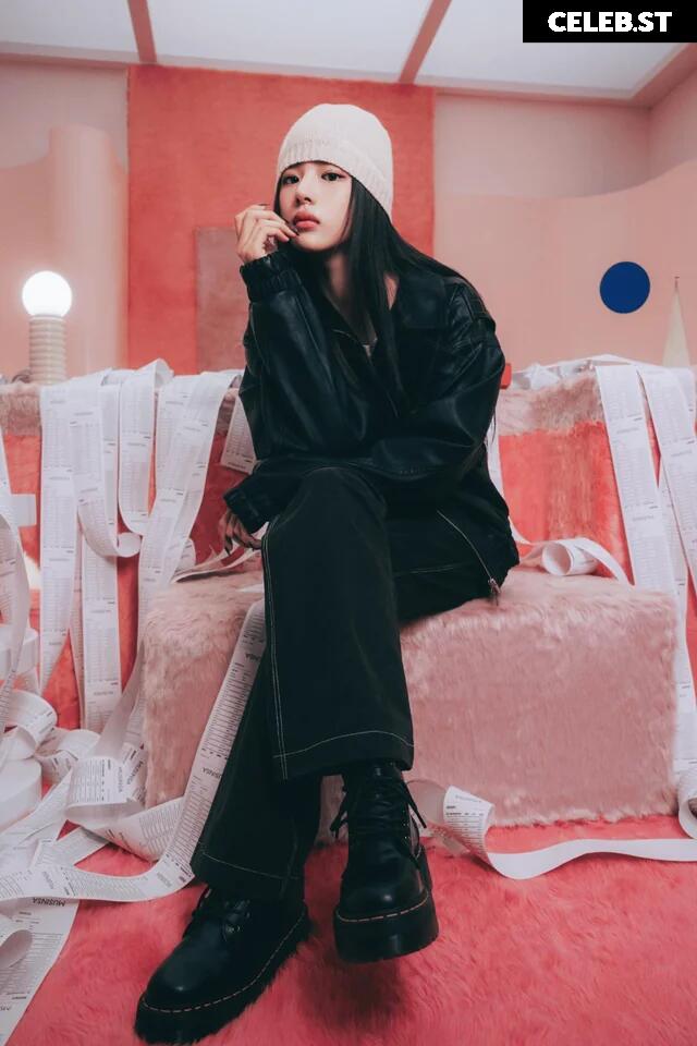 Minji (NewJeans) Image 22955054