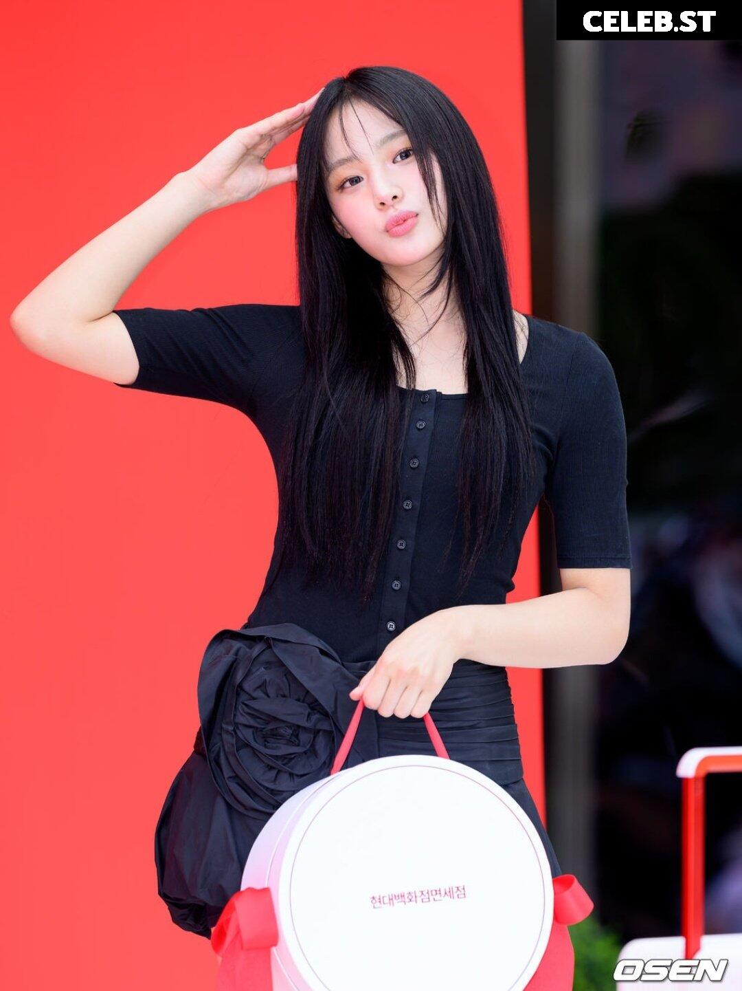 Minji (NewJeans) Image 22955327