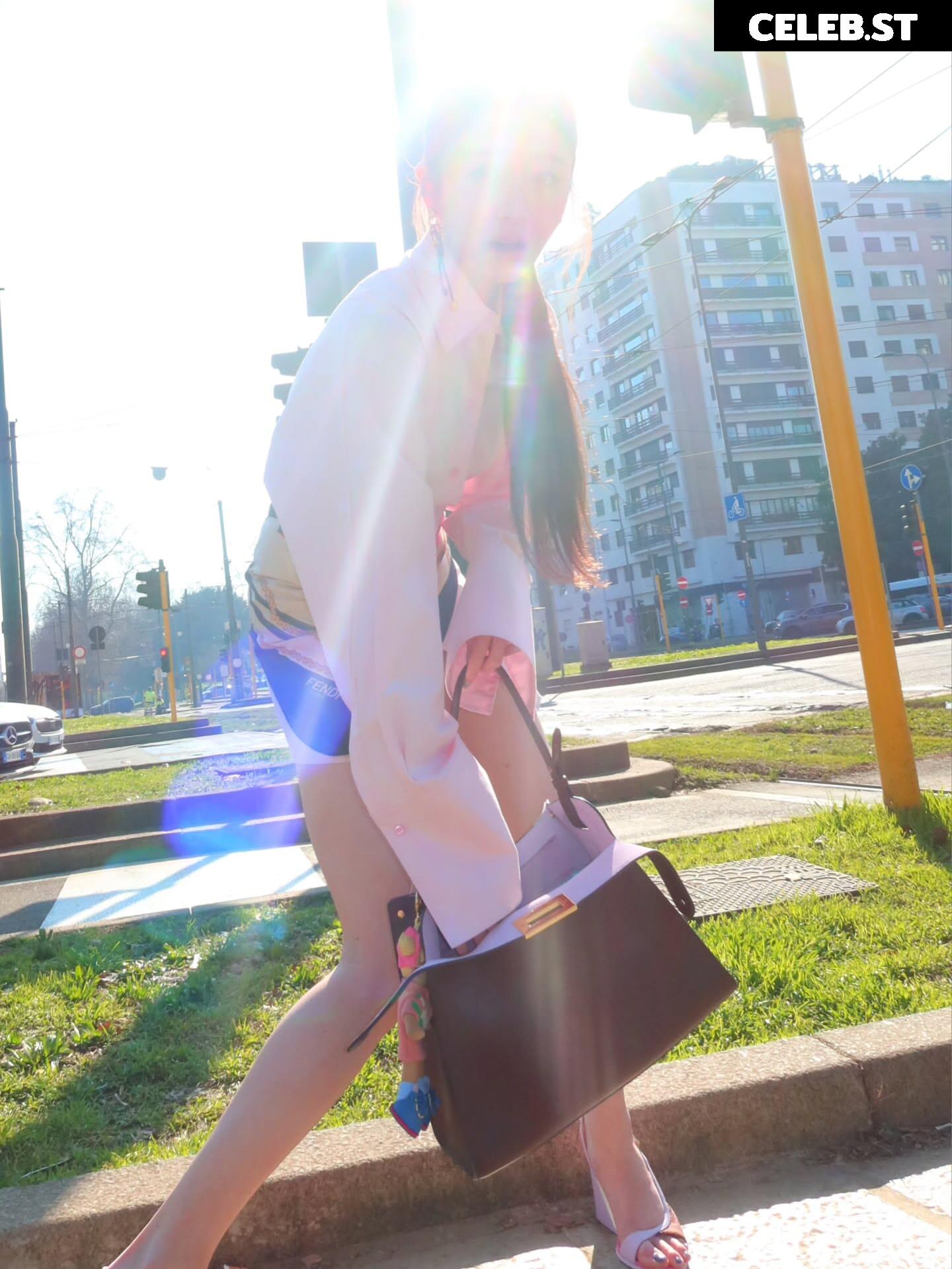 Huh Yunjin 허윤진 | LESSERAFIM Image 22956910