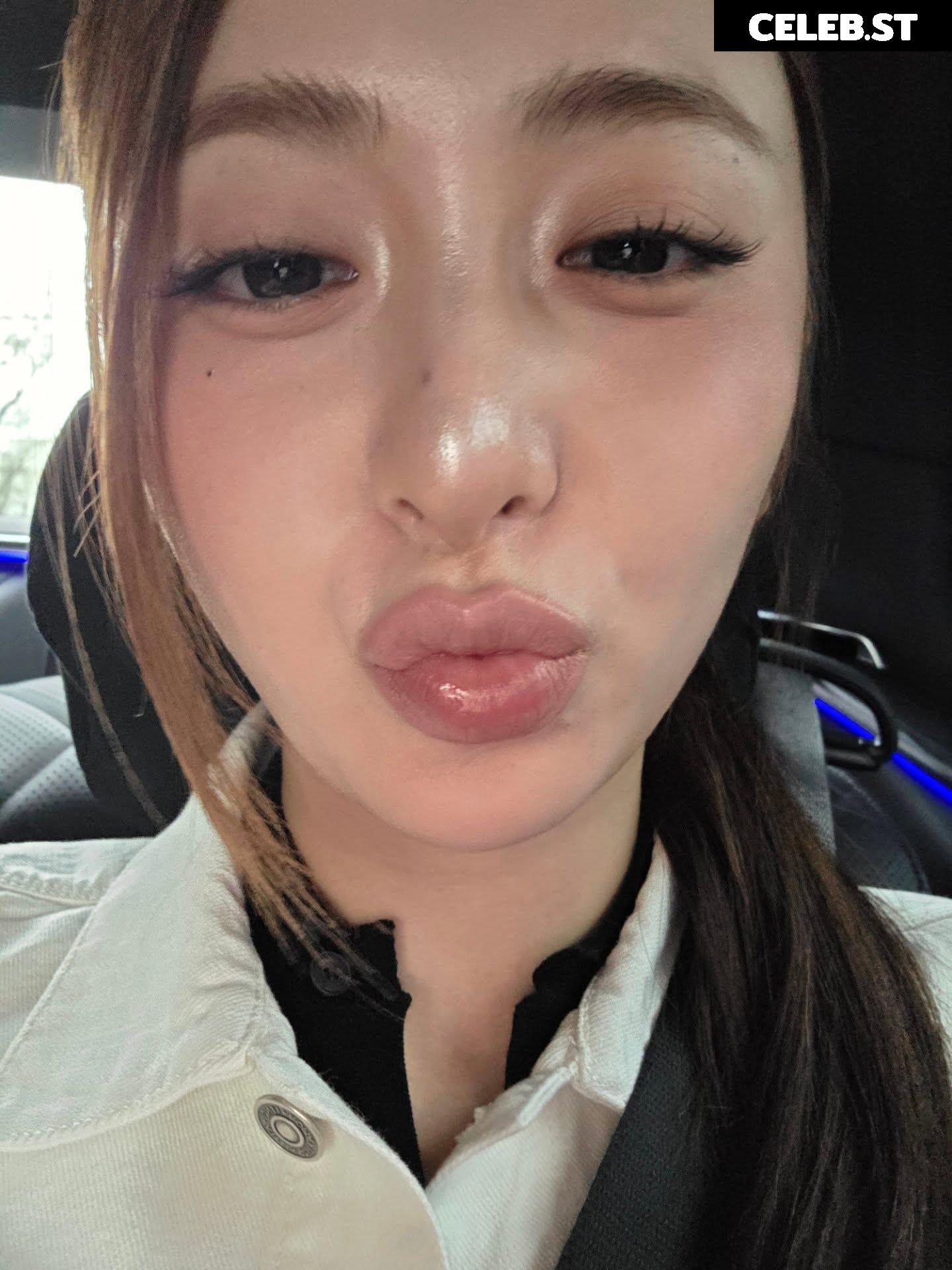 Huh Yunjin 허윤진 | LESSERAFIM Image 22956916