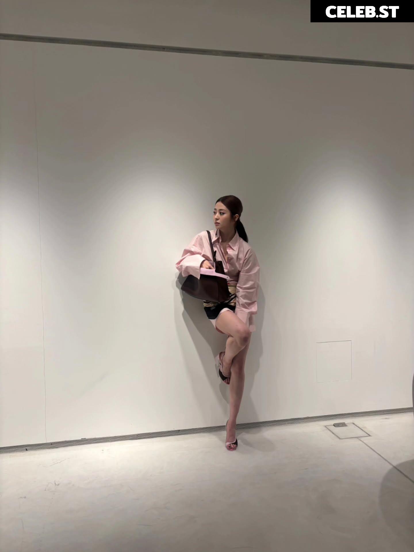 Huh Yunjin 허윤진 | LESSERAFIM Image 22956901