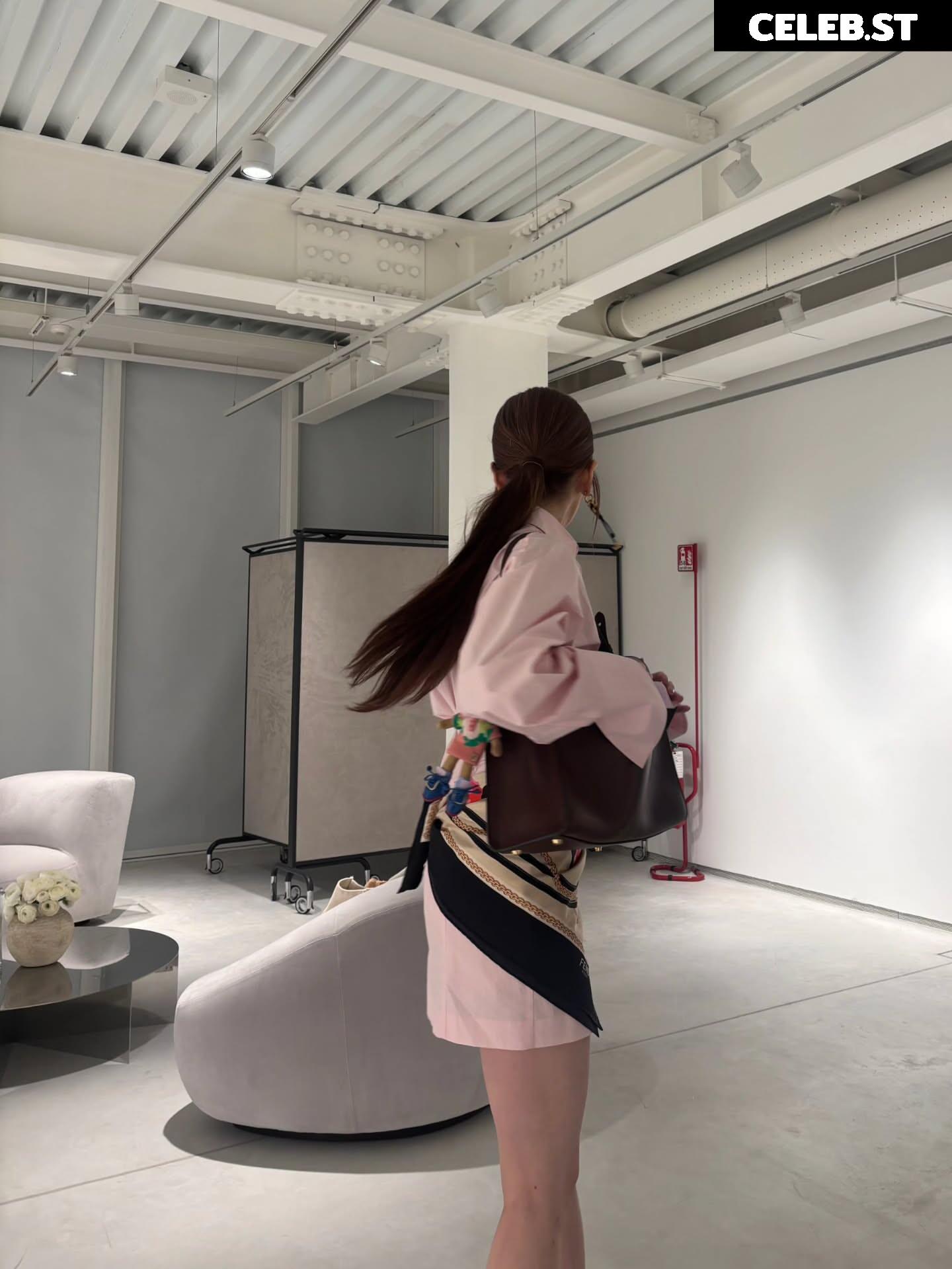 Huh Yunjin 허윤진 | LESSERAFIM Image 22956906